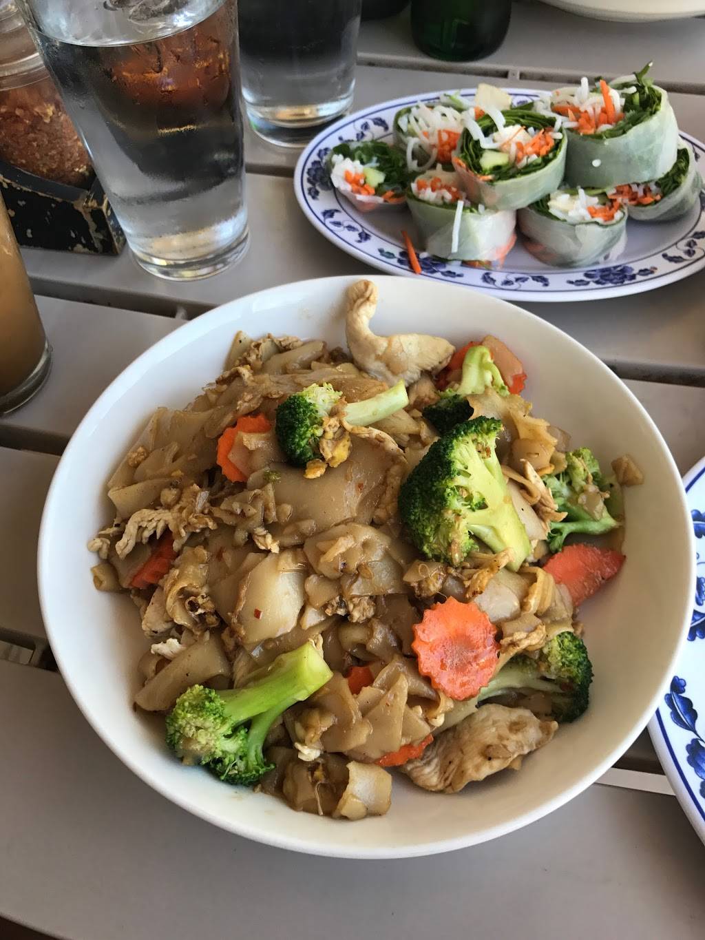 Kwanjai Thai Cuisine | restaurant | 469 N 36th St, Seattle, WA 98103, USA | 2066323656 OR +1 206-632-3656