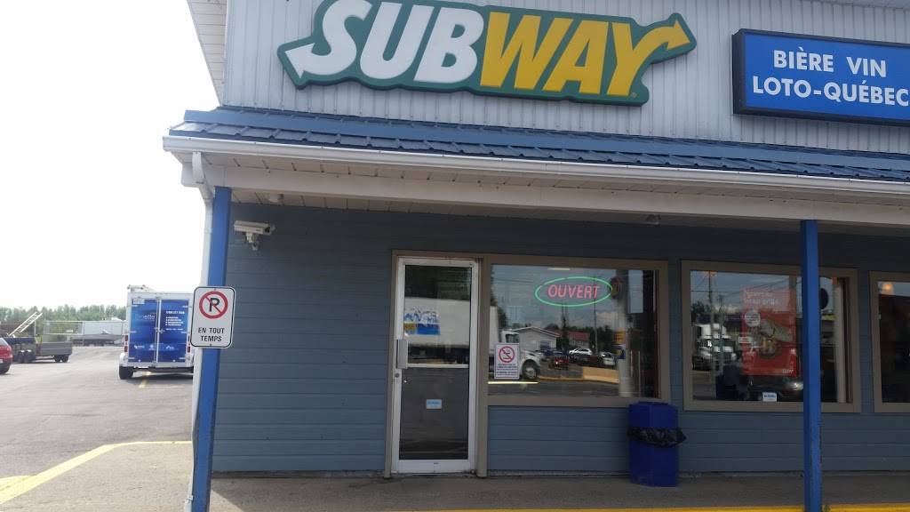 Restaurant SUBWAY | restaurant | 360 St Jacques St, Napierville, QC J0J 1L0, Canada | 4502450518 OR +1 450-245-0518