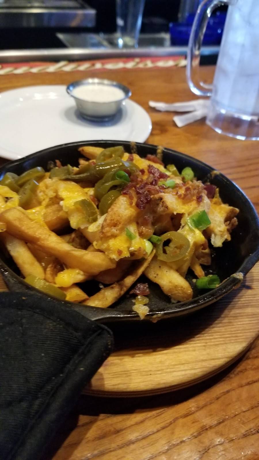 Chilis Grill & Bar | meal takeaway | 292 Strickland Dr, Pinehurst, TX 77630, USA | 4098862400 OR +1 409-886-2400