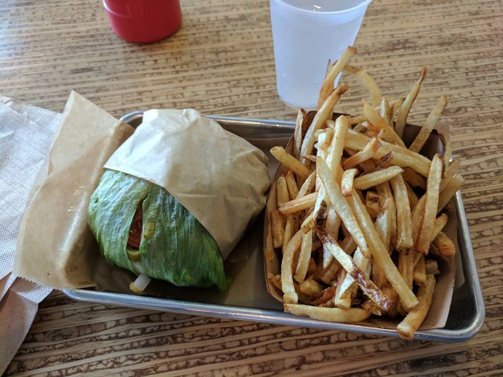 Elevation Burger | meal takeaway | 2447 N Harrison St, Arlington, VA 22207, USA | 7035342302 OR +1 703-534-2302