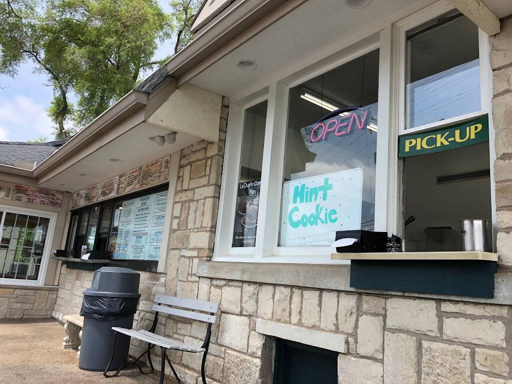 LeDucs Frozen Custard | restaurant | 240 W Summit Ave, Wales, WI 53183, USA | 2629682894 OR +1 262-968-2894