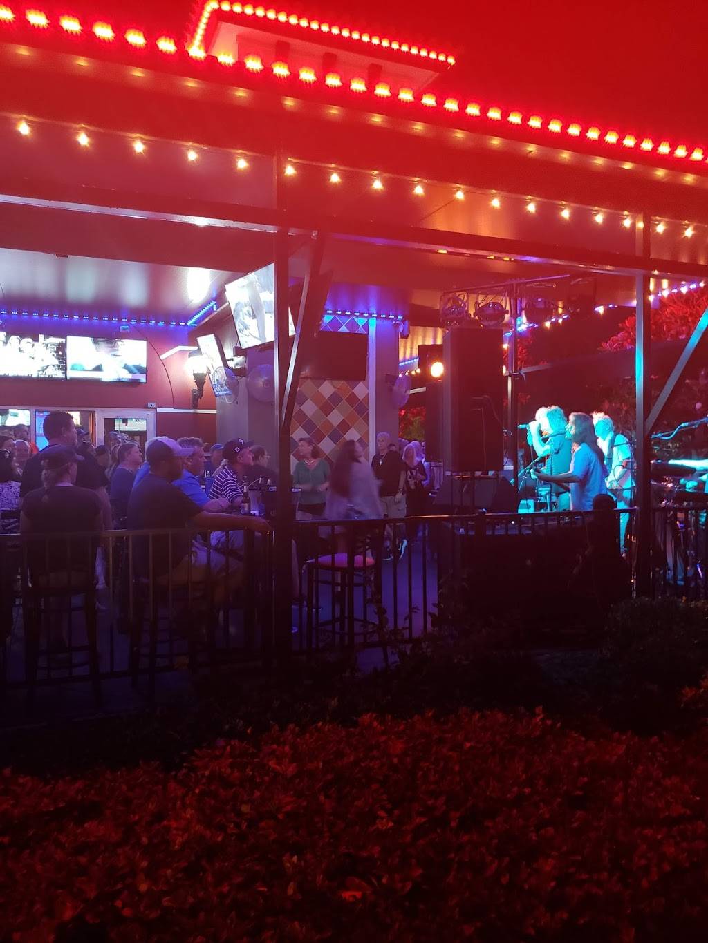 Mugs N Jugs Oldsmar | restaurant | 4013 Tampa Rd, Oldsmar, FL 34677, USA | 8135430439 OR +1 813-543-0439