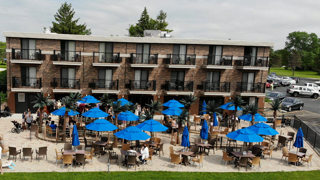 Wave Bar and Grille | restaurant | 3309 N Chapel Hill Rd, Johnsburg, IL 60051, USA | 8156796543 OR +1 815-679-6543