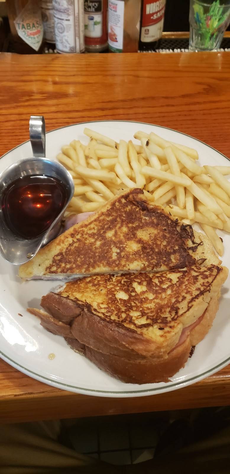 Bradys American Grill | restaurant | 225 Concord Street Route 202n, Peterborough, NH 03458, USA | 6039249322 OR +1 603-924-9322