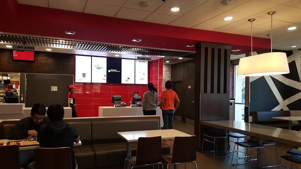 McDonalds | cafe | 901 N Resler Dr, El Paso, TX 79912, USA | 9155818132 OR +1 915-581-8132