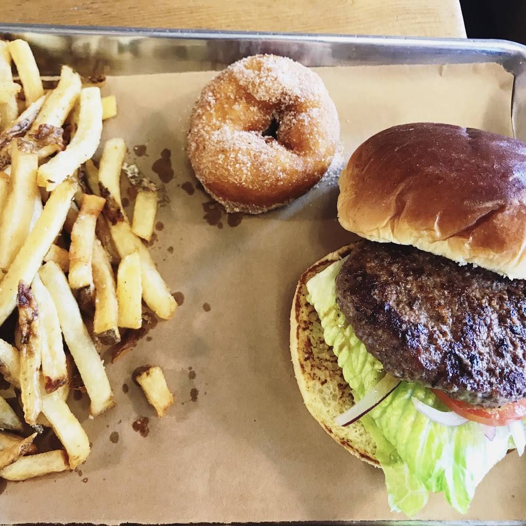 Earls BBQ | restaurant | 4835 N Austin Ave, Chicago, IL 60630, USA | 7736287870 OR +1 773-628-7870