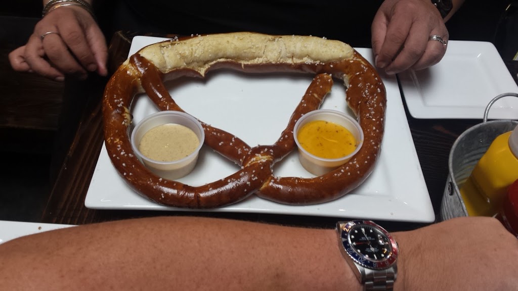 Luckys 1313 Brew Pub | restaurant | 1313 Regent St, Madison, WI 53715, USA | 6082508989 OR +1 608-250-8989