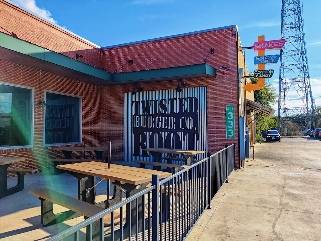 Twisted Root Burger Co. | restaurant | 333 S Chadbourne St, San Angelo, TX 75063, USA | 3256537668 OR +1 325-653-7668