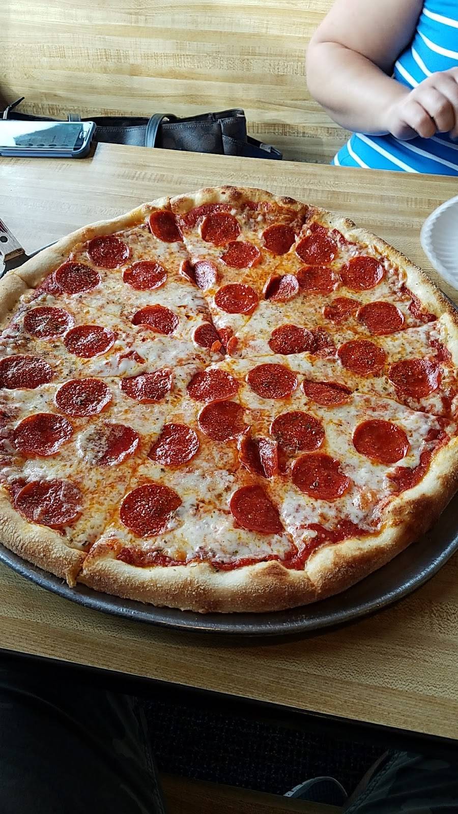 Carinis Pizzeria | restaurant | 12826 Fitzwater Dr, Nokesville, VA 20181, USA | 7035942126 OR +1 703-594-2126