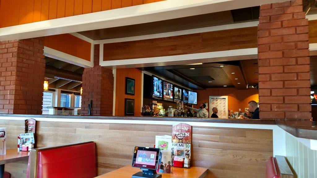 Chilis Grill & Bar | meal takeaway | 2105 NJ-35 #101, Holmdel, NJ 07733, USA | 7326712273 OR +1 732-671-2273