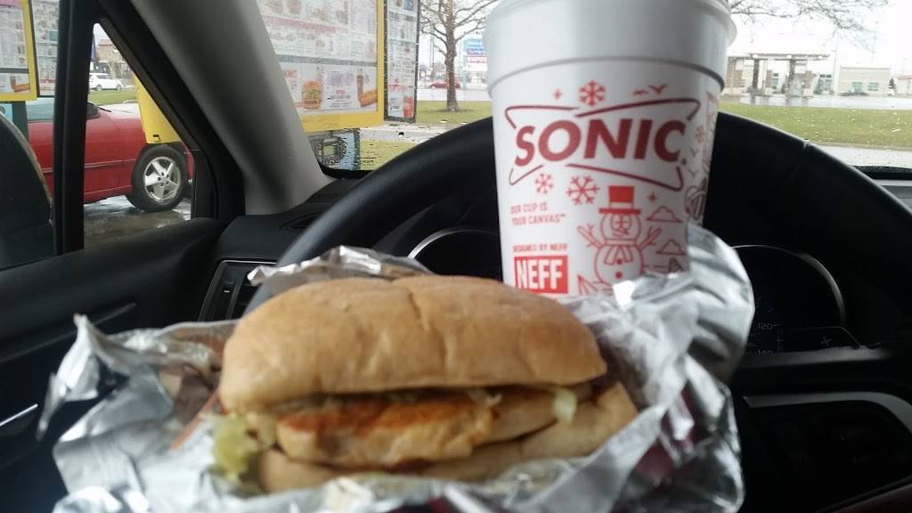 Sonic Drive-In | restaurant | 5606 Milan Rd, Sandusky, OH 44870, USA | 4196215500 OR +1 419-621-5500