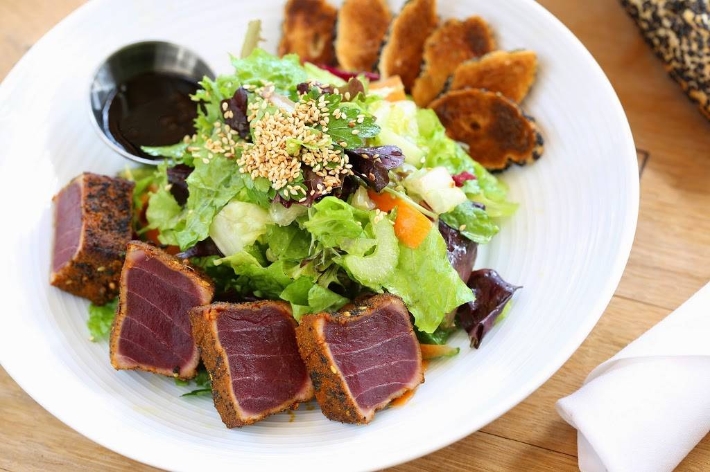 Pinstripes | restaurant | 100 W Higgins Rd, South Barrington, IL 60010, USA | 8478449300 OR +1 847-844-9300