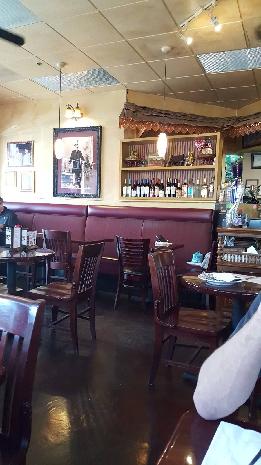 Thai Basil Signature | restaurant | 4221 E Chandler Blvd #106, Phoenix, AZ 85048, USA | 4807046013 OR +1 480-704-6013