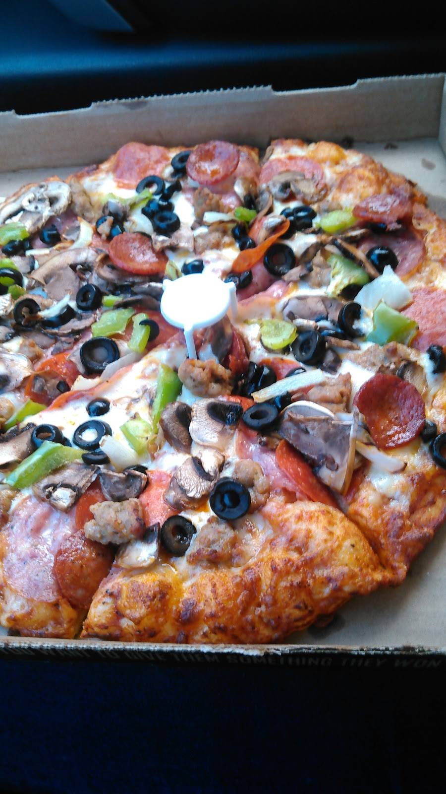 Round Table Pizza | meal delivery | 14898 Dale Evans Pkwy Ste 200, Apple Valley, CA 92307, USA | 7609619867 OR +1 760-961-9867