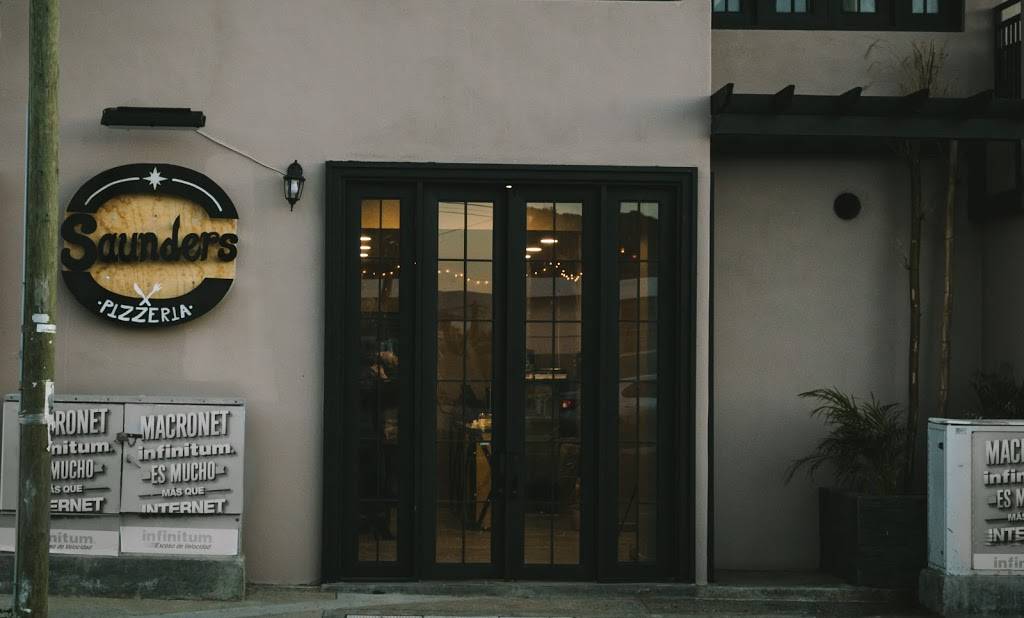 Saunders Pizzeria | restaurant | Calle Huerta #1, Vista Hermosa, 22890 Ensenada, B.C., Mexico | 016463500077 OR +52 646 350 0077