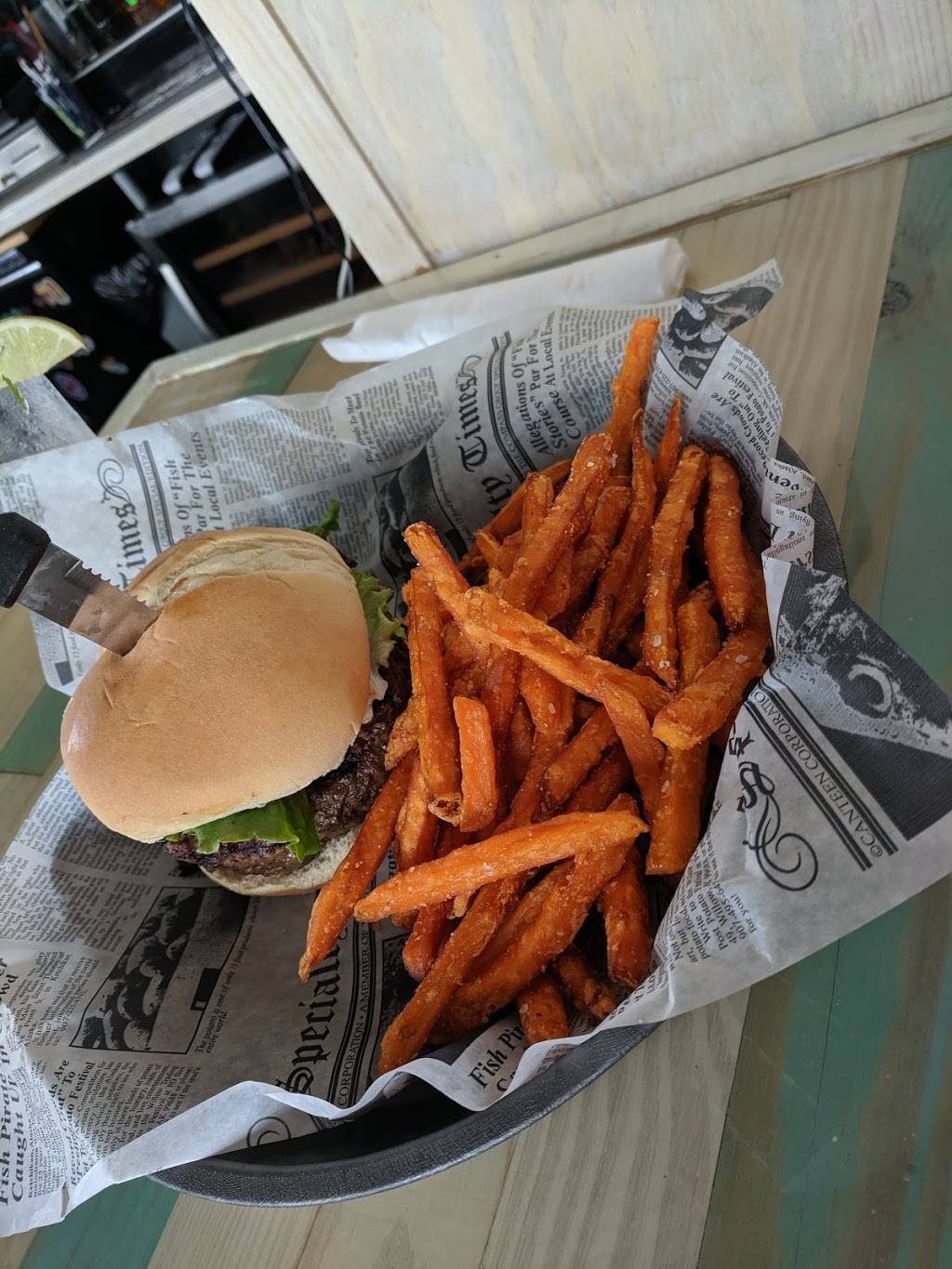 Carolina Smokehouse | restaurant | 9 Pavilion Ave S, Carolina Beach, NC 28428, USA | 9107071818 OR +1 910-707-1818