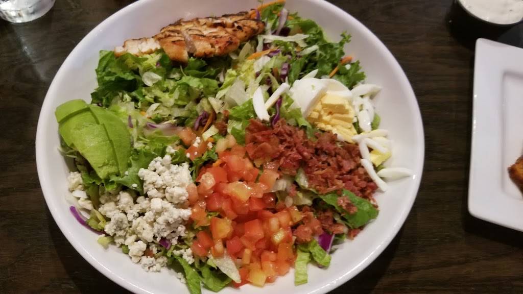 Red Robin Gourmet Burgers and Brews | restaurant | 107 Veterans Pkwy, Normal, IL 61761, USA | 3098086838 OR +1 309-808-6838