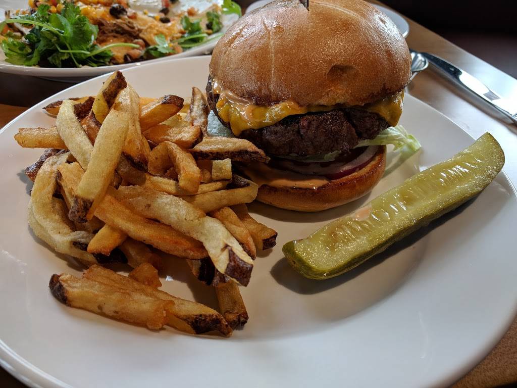 Hop Social Tavern | restaurant | 3405 W Chandler Blvd, Chandler, AZ 85226, USA | 4804854677 OR +1 480-485-4677