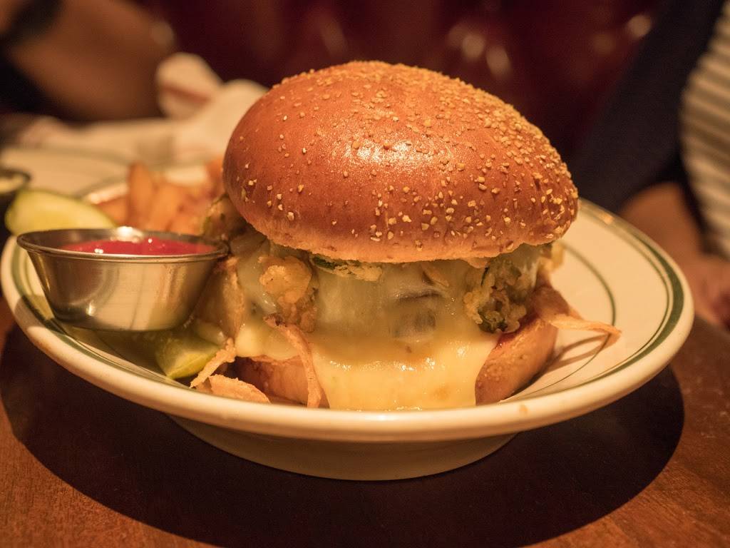 L. Woods Tap & Pine Lodge | restaurant | 7110 Lincoln Ave, Lincolnwood, IL 60712, USA | 8476773350 OR +1 847-677-3350