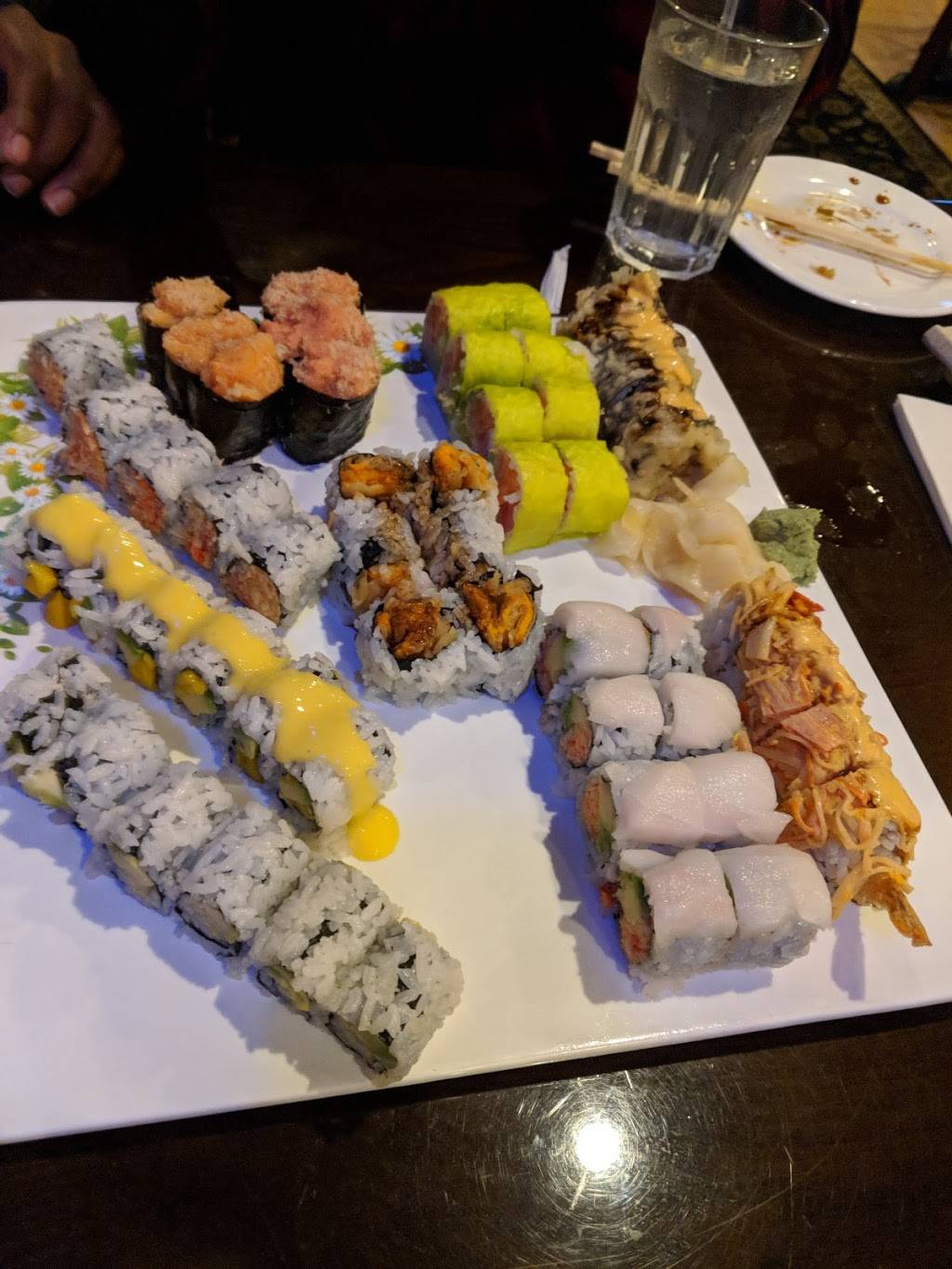 Sushi Express | restaurant | 220 Captain Thomas Blvd, West Haven, CT 06516, USA | 2039332888 OR +1 203-933-2888