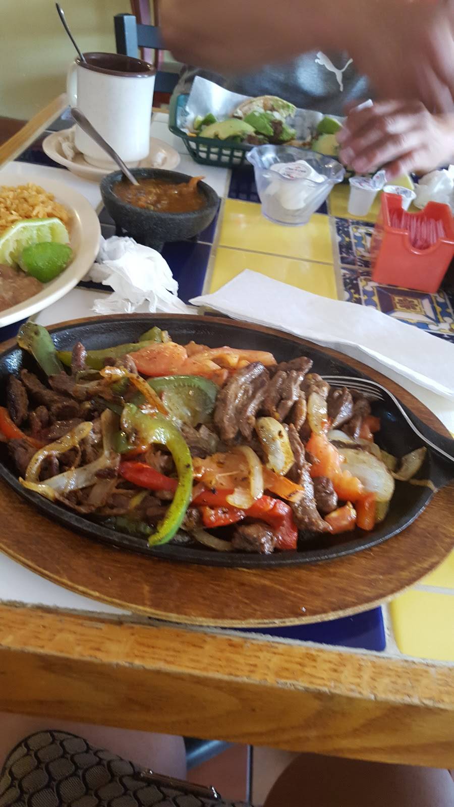 La Haciendita Taquería Restaurant | restaurant | 3322 W 47th St, Chicago, IL 60632, USA | 7735233208 OR +1 773-523-3208