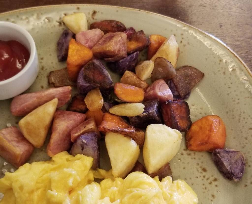 Marchands Bar & Grill | restaurant | 501 5th Ave NE, St. Petersburg, FL 33701, USA | 7278248072 OR +1 727-824-8072