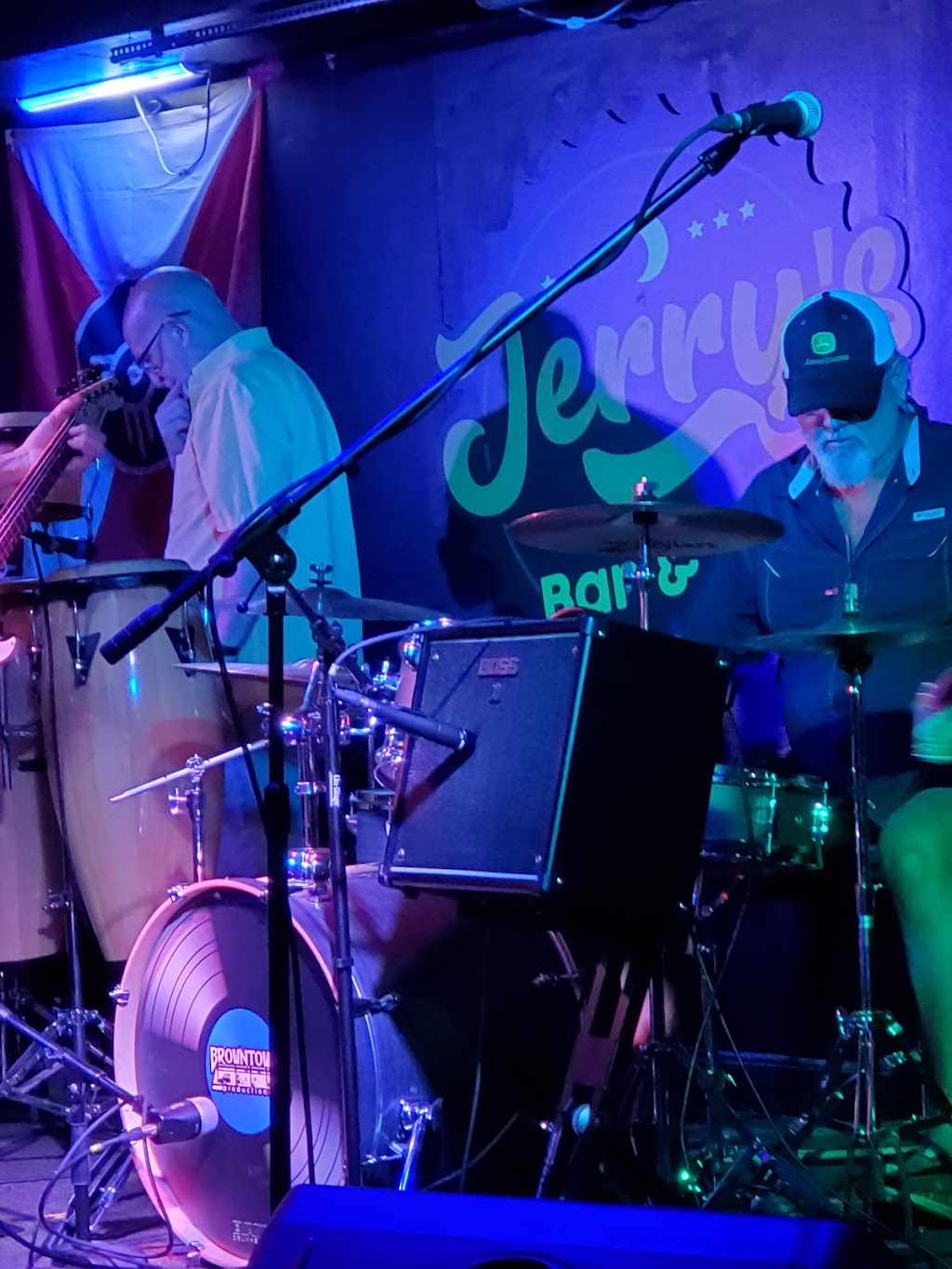 Jerrys Bar & Grill | restaurant | 630 N Robin Rd, Wichita, KS 67212, USA | 3163589201 OR +1 316-358-9201