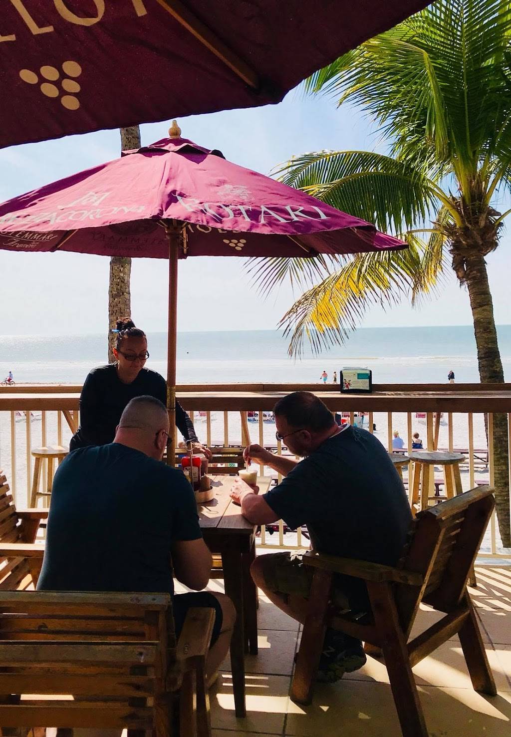 Sabal Palm Patio Bar & Grill | restaurant | 1400 Estero Blvd, Fort Myers Beach, FL 33931, USA | 2394633111 OR +1 239-463-3111