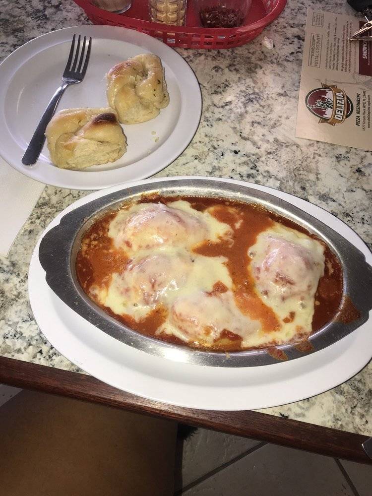 Delizia Pizza | restaurant | 1677 Forum Pl, West Palm Beach, FL 33401, USA | 5614715044 OR +1 561-471-5044