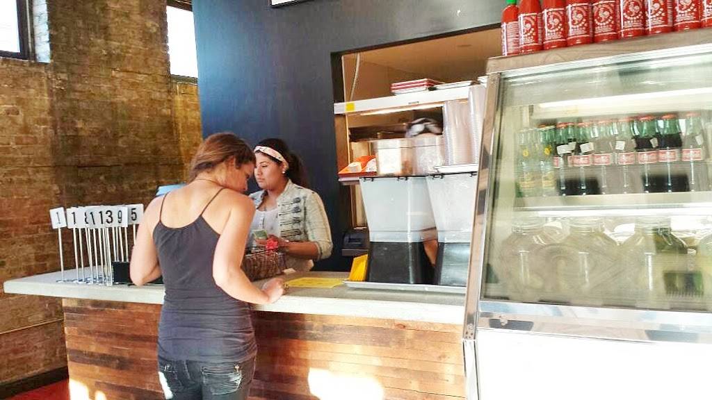 Leghorn Chicken | meal takeaway | 959 N Western Ave, Chicago, IL 60622, USA | 7733944444 OR +1 773-394-4444