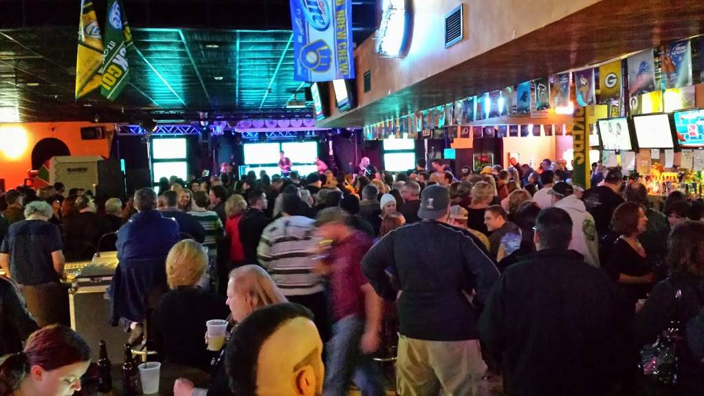 Headliners Bar & Grill | restaurant | 2788 Towne Ct, Neenah, WI 54956, USA | 9208860474 OR +1 920-886-0474