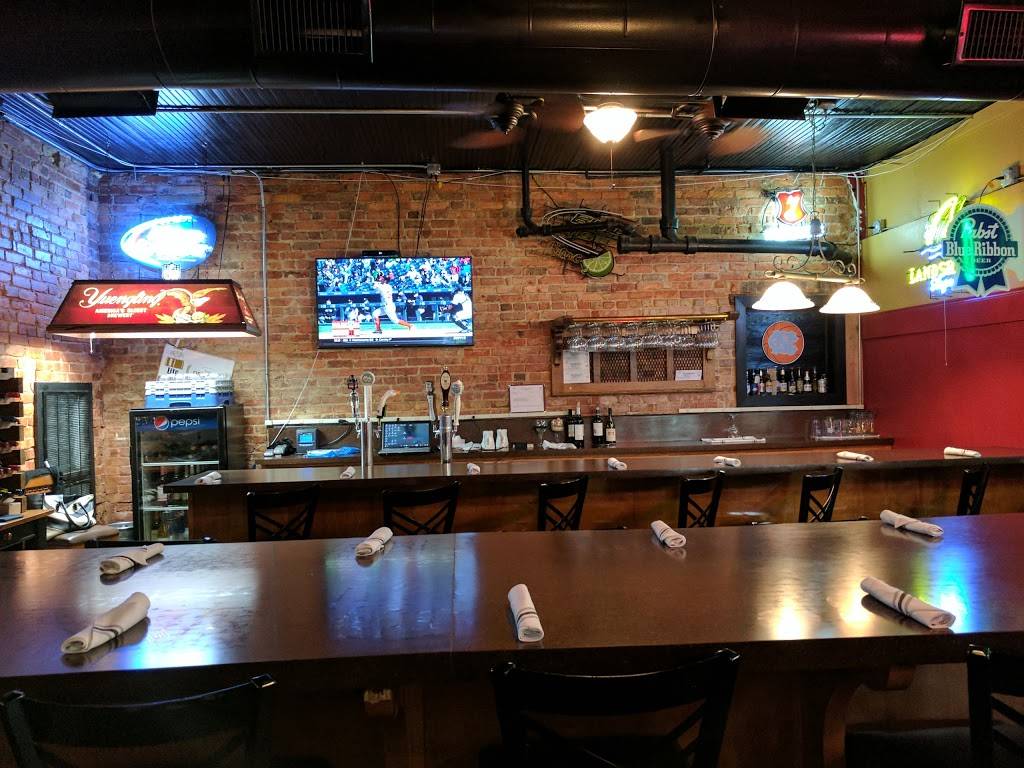 Graffitis Restaurant | restaurant | 101 Court Square, Lincolnton, NC 28092, USA | 7042409218 OR +1 704-240-9218