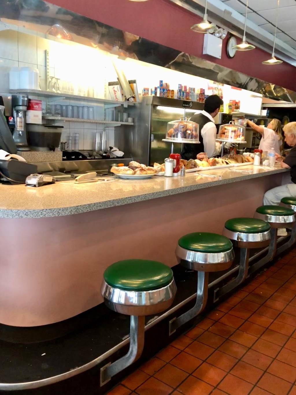 Georges Restaurant | restaurant | 3000 Buhre Ave, Bronx, NY 10461, USA | 7189189807 OR +1 718-918-9807