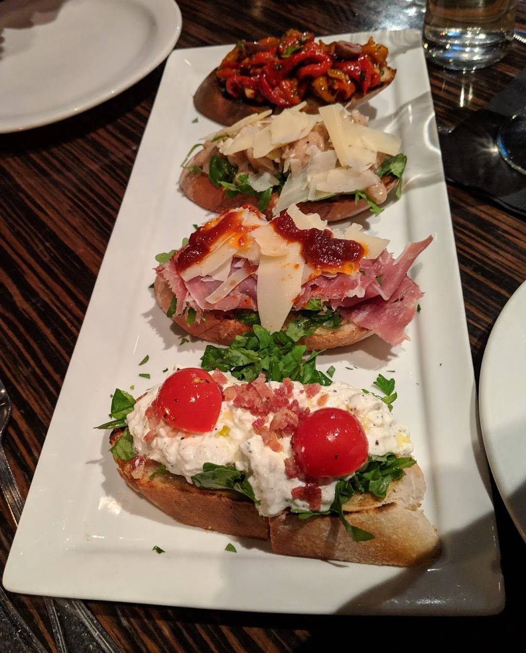 Pizzeria NEO | restaurant | 31 S 1st St, St. Charles, IL 60174, USA | 6303778700 OR +1 630-377-8700