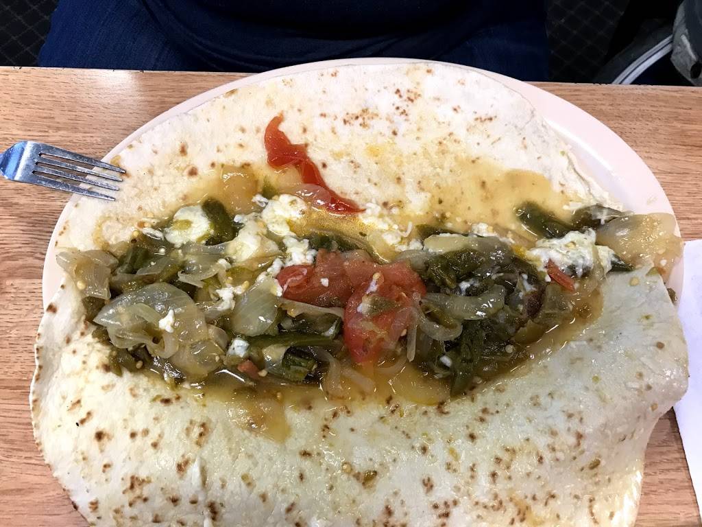 El Garabato | restaurant | 1580 George Dieter Dr #205, El Paso, TX 79936, USA | 9159219085 OR +1 915-921-9085