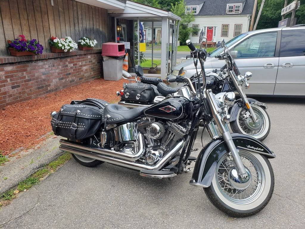 Bolleys Famous Franks | meal takeaway | 38 Water St, Hallowell, ME 04347, USA | 2076222951 OR +1 207-622-2951