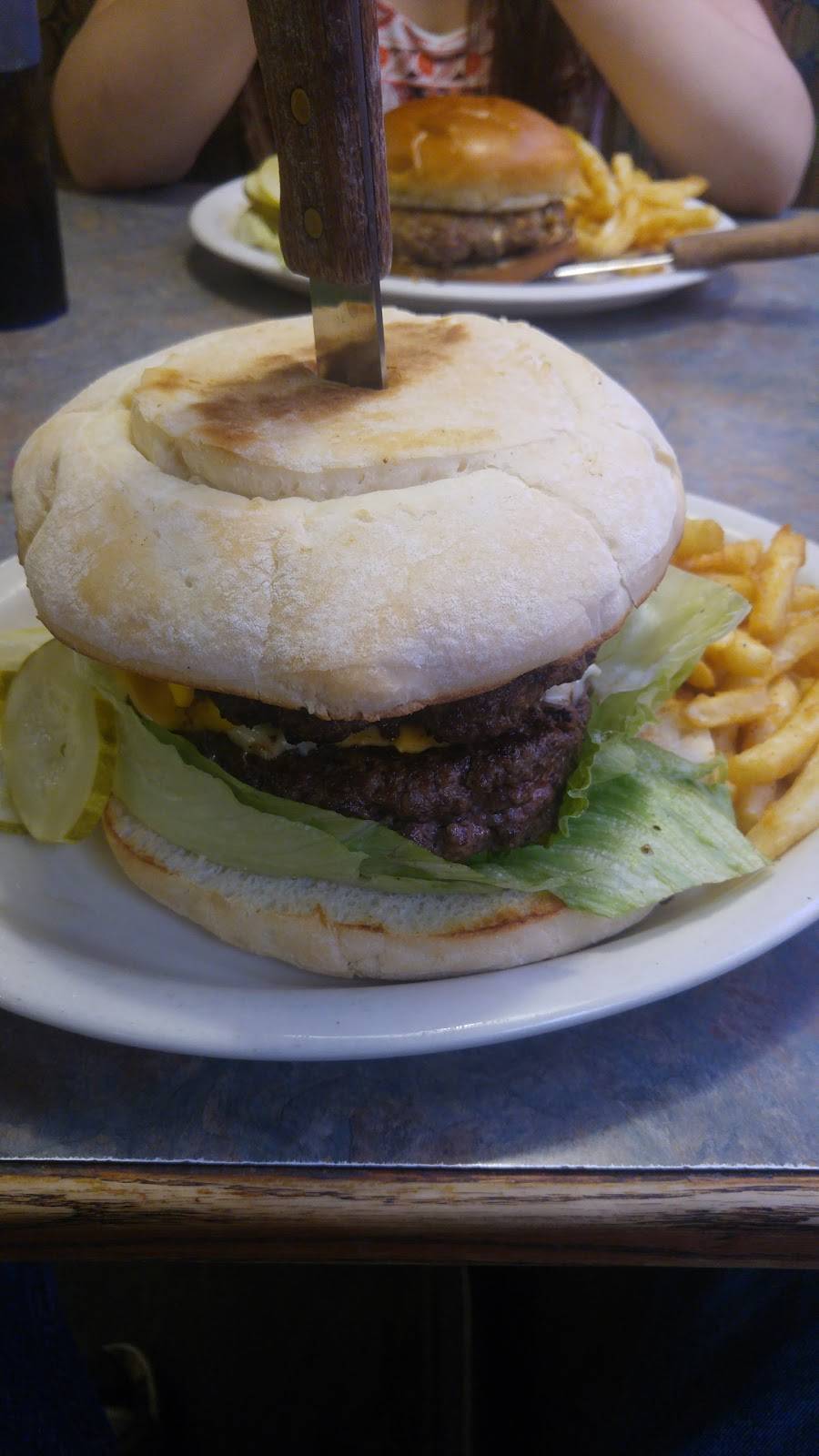 Sheffields Restaurant | restaurant | 1027 Sheffield Ave, Dyer, IN 46311, USA | 2193225808 OR +1 219-322-5808