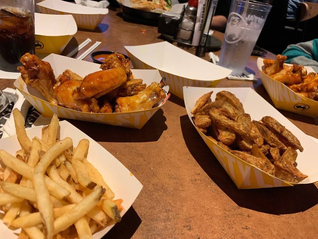 Buffalo Wild Wings | restaurant | 13868 E 116th St, Fishers, IN 46037, USA | 3179132999 OR +1 317-913-2999