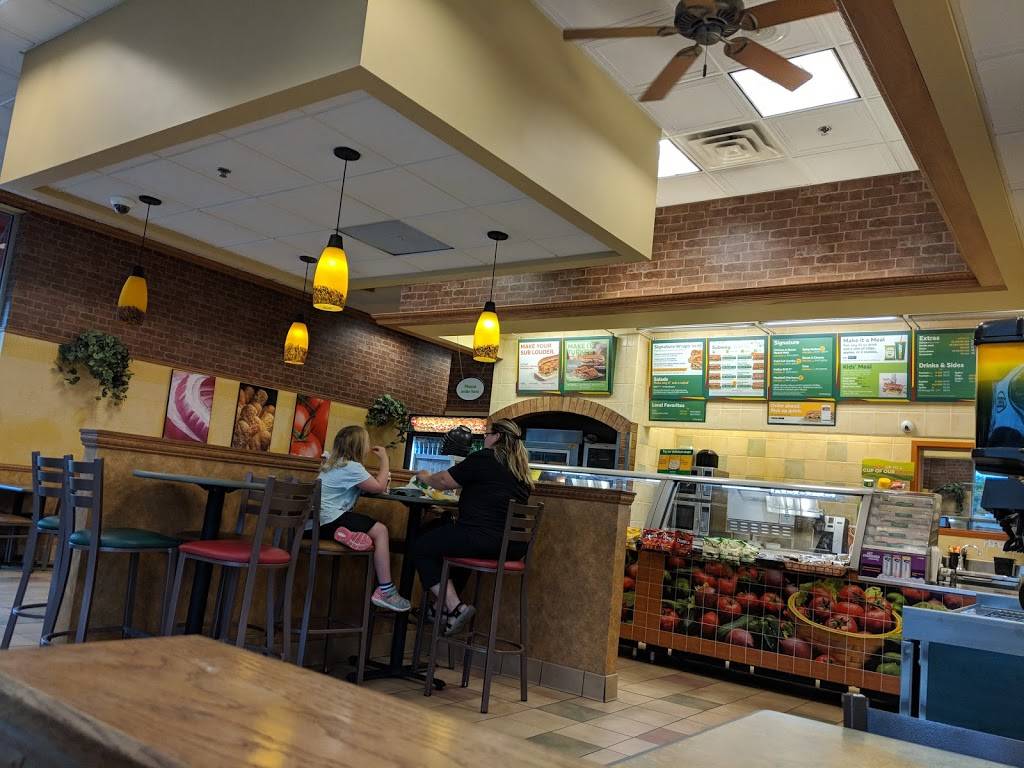 Subway Restaurants | restaurant | 2000 Williams Dr Suite 100, Burnsville, MN 55337, USA | 9528829285 OR +1 952-882-9285
