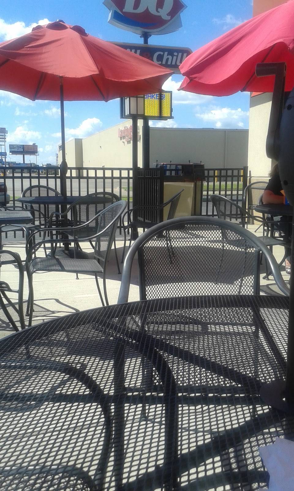 Dairy Queen Grill & Chill | restaurant | 5200 Division St, Evansville, IN 47715, USA | 8124770034 OR +1 812-477-0034