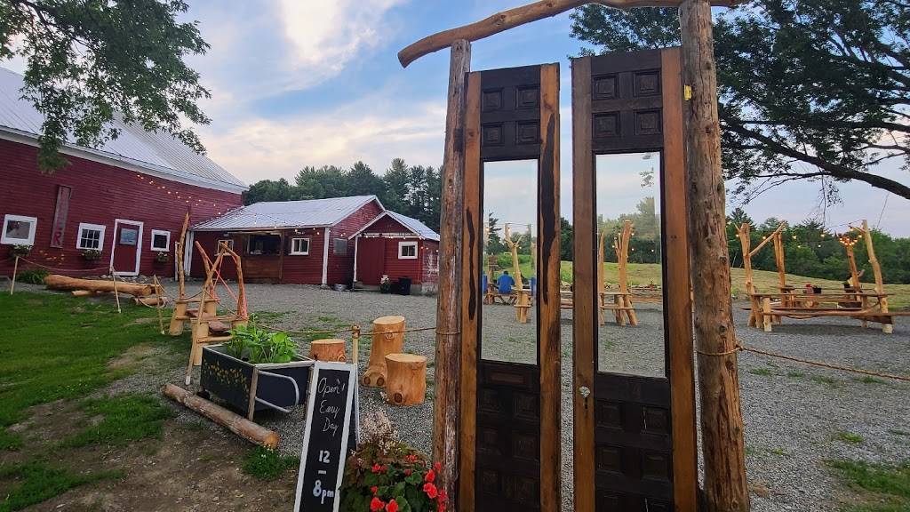 The Farmhouse Beer Garden | restaurant | 926 Farmington Falls Rd, Rte 2, Farmington, ME 04938, USA | 2075784353 OR +1 207-578-4353