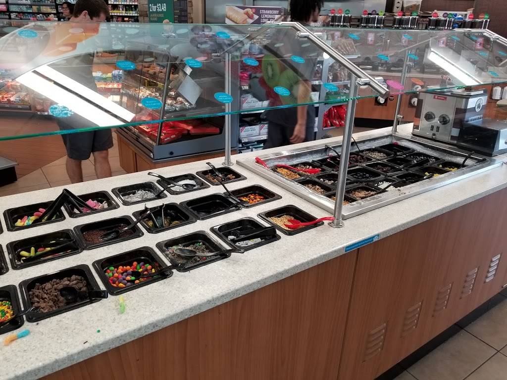 RaceTrac | bakery | 3030 W International Speedway Blvd, Daytona Beach, FL 32124, USA | 3862552271 OR +1 386-255-2271