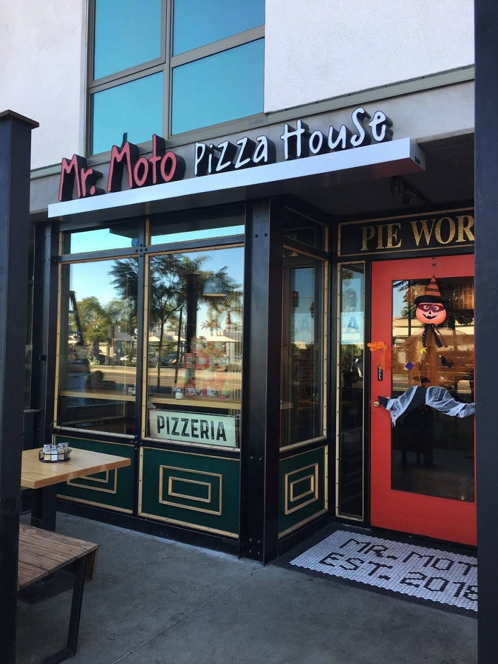 Mr. Moto Pizza House | restaurant | 1180 Rosecrans St #102, San Diego, CA 92106, USA | 6195018488 OR +1 619-501-8488