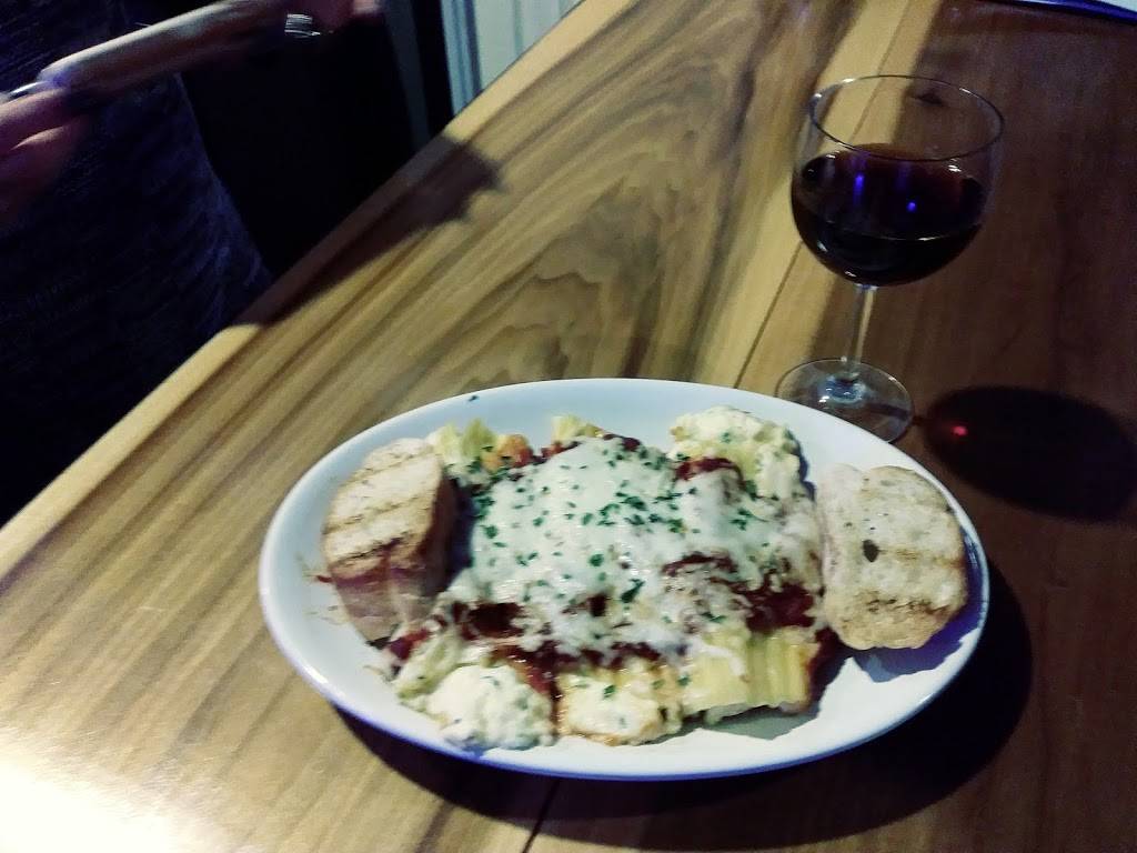 Carriage Room Dinner Club | restaurant | 900 S 4th St, Horseshoe Bend, AR 72512, USA | 8707502173 OR +1 870-750-2173