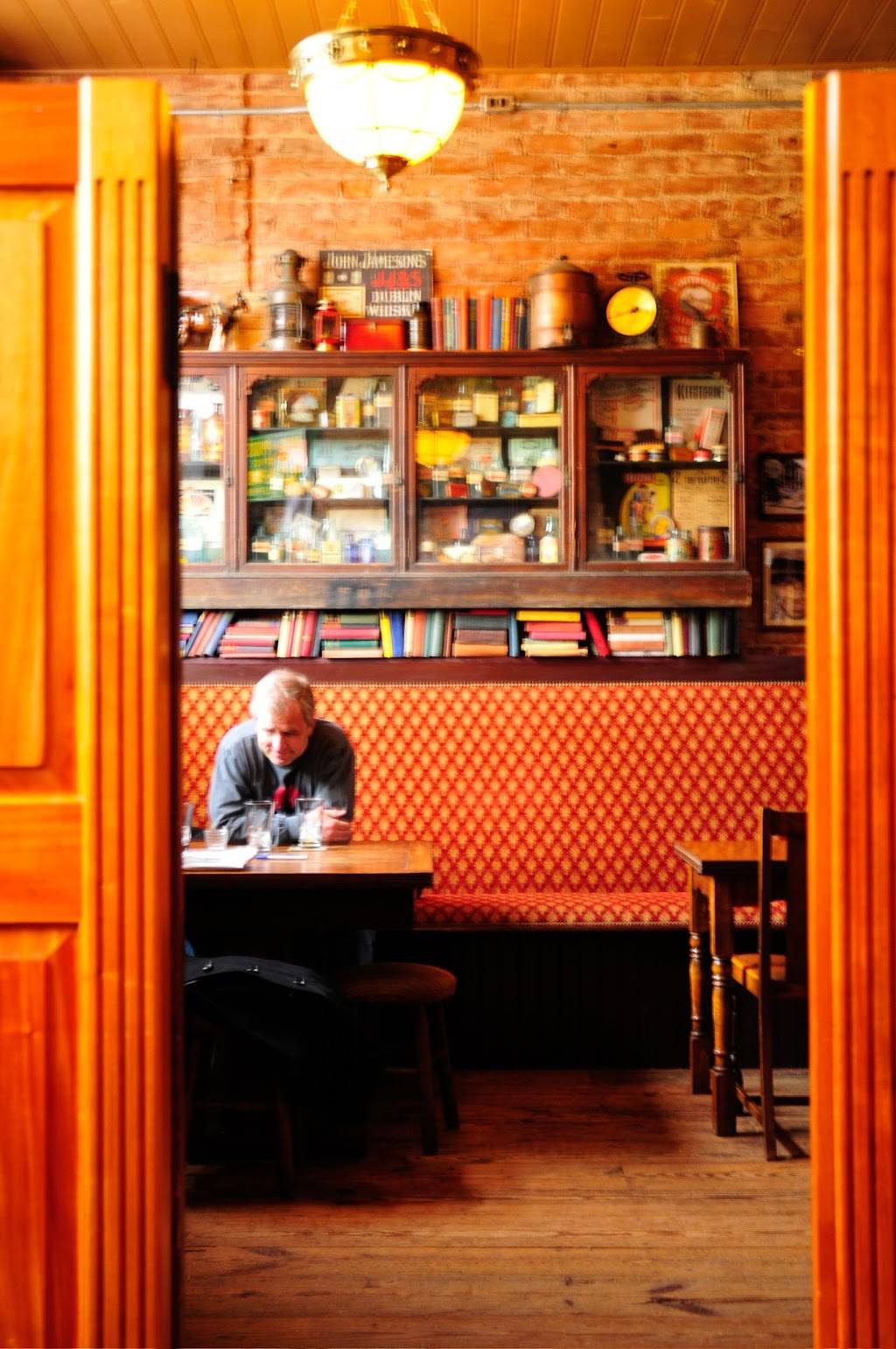 Mac McGee Irish Pub | restaurant | 111 Sycamore St, Decatur, GA 30030, USA | 4043778055 OR +1 404-377-8055