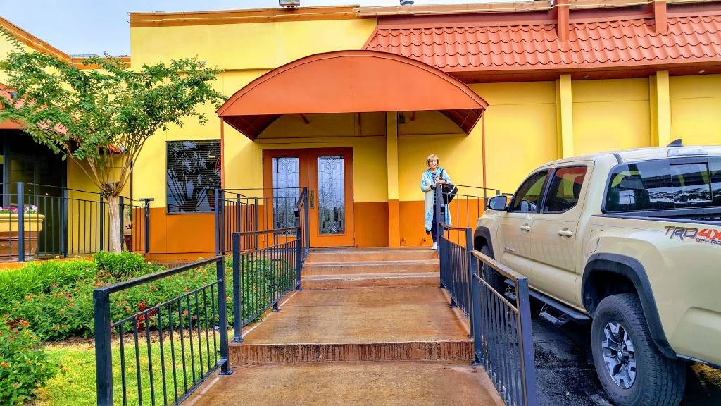 Las Palapas | restaurant | 5403 Northwest Loop 410, San Antonio, TX 78229, USA | 2106807177 OR +1 210-680-7177