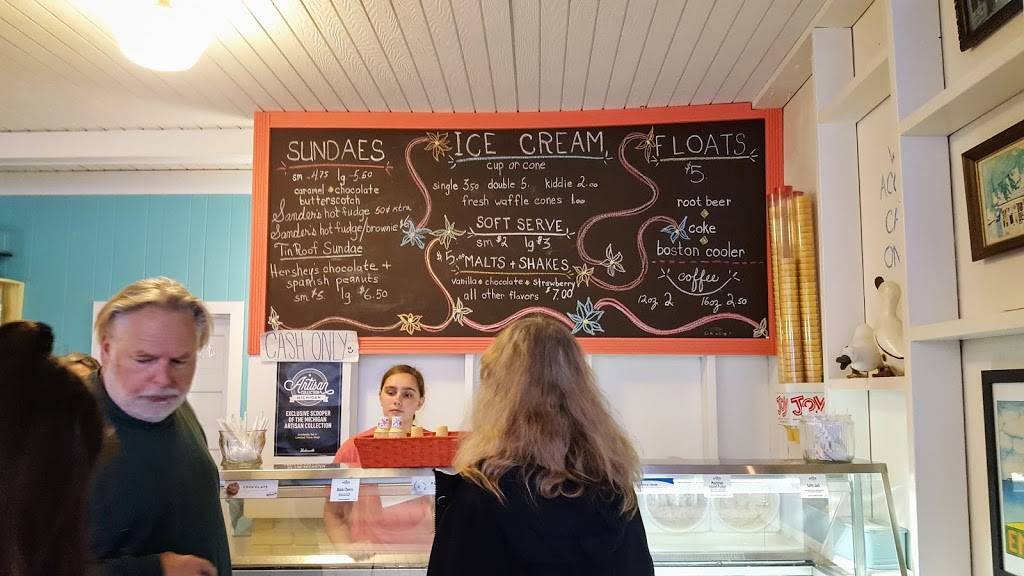 Little Finger Eatery | restaurant | 10213 W Front St, Empire, MI 49630, USA | 2318352168 OR +1 231-835-2168