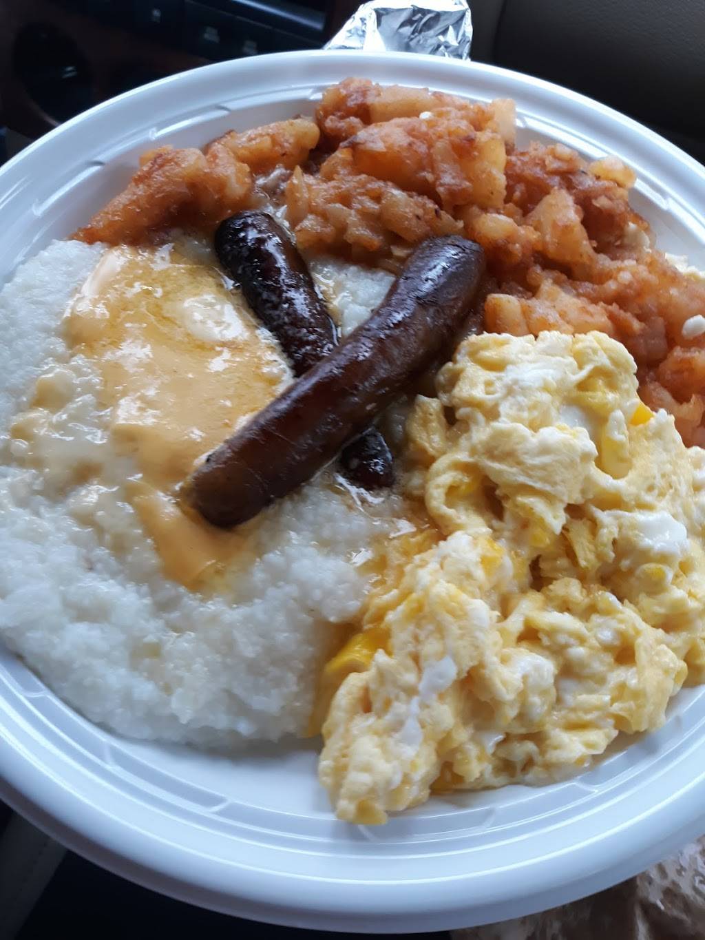 White Corner Restaurant | restaurant | 4401 Southern Ave SE, Capitol Heights, MD 20743, USA | 3014202010 OR +1 301-420-2010