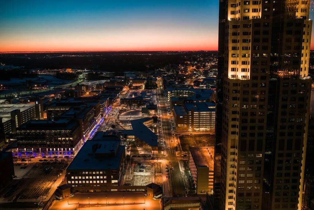 The Des Moines Embassy Club & Embassy Club West | restaurant | 7th & Grand Ave, 34th floor, Des Moines, IA 50309, USA | 5152442582 OR +1 515-244-2582