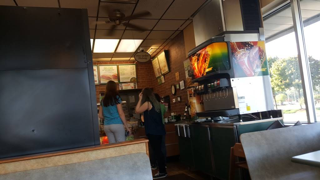 Subway Restaurants | restaurant | 2780 E Highland Rd Suite 2780, Highland Charter Twp, MI 48356, USA | 2488872625 OR +1 248-887-2625